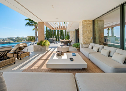 CONTEMPORARY LUXURY VILLA IN LA QUINTA