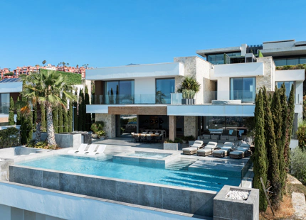 CONTEMPORARY LUXURY VILLA IN LA QUINTA