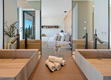 CONTEMPORARY LUXURY VILLA IN LA QUINTA