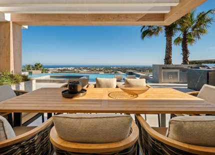 CONTEMPORARY LUXURY VILLA IN LA QUINTA