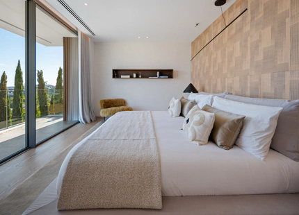 CONTEMPORARY LUXURY VILLA IN LA QUINTA