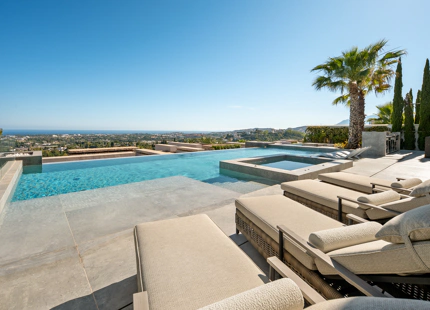 CONTEMPORARY LUXURY VILLA IN LA QUINTA