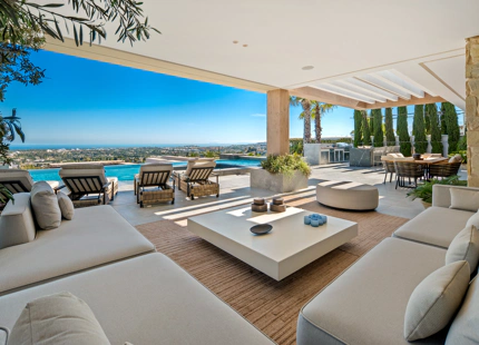 CONTEMPORARY LUXURY VILLA IN LA QUINTA