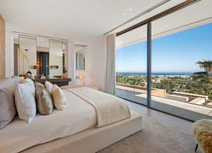 CONTEMPORARY LUXURY VILLA IN LA QUINTA