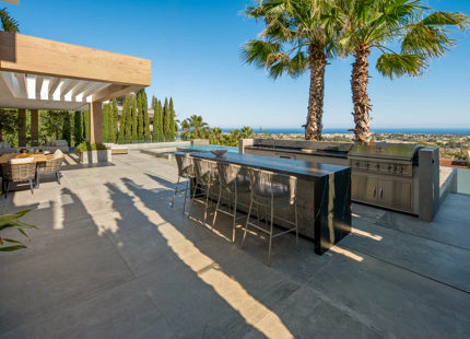 CONTEMPORARY LUXURY VILLA IN LA QUINTA