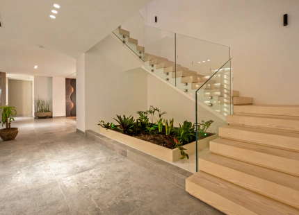 CONTEMPORARY LUXURY VILLA IN LA QUINTA