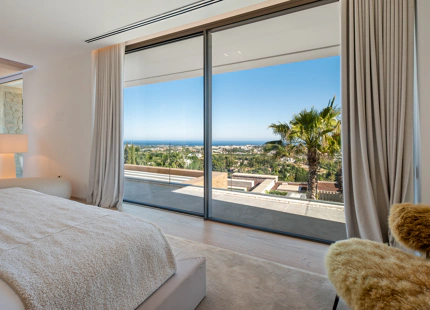 CONTEMPORARY LUXURY VILLA IN LA QUINTA