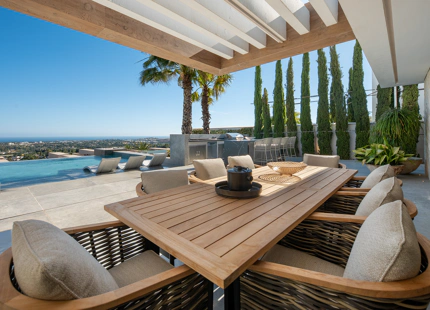 CONTEMPORARY LUXURY VILLA IN LA QUINTA