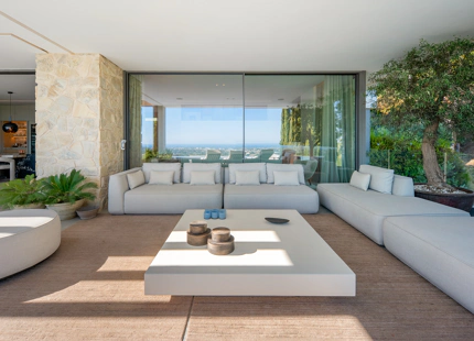 CONTEMPORARY LUXURY VILLA IN LA QUINTA