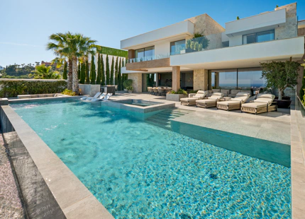 CONTEMPORARY LUXURY VILLA IN LA QUINTA