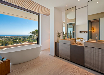 CONTEMPORARY LUXURY VILLA IN LA QUINTA