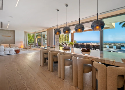 CONTEMPORARY LUXURY VILLA IN LA QUINTA