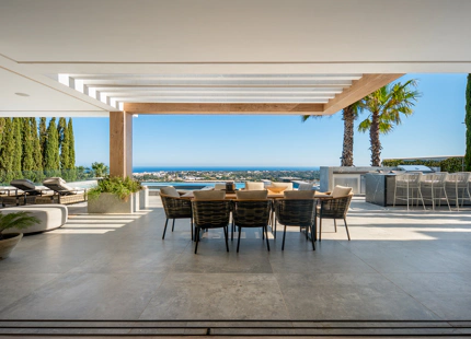 CONTEMPORARY LUXURY VILLA IN LA QUINTA