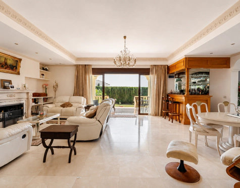 Villa for sale in La Quinta, Benahavis