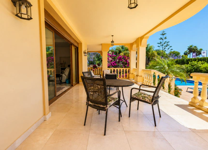 CONTEMPORARY VILLA IN BENAHAVÍS