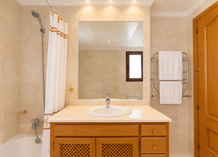 CONTEMPORARY VILLA IN BENAHAVÍS