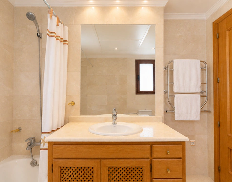 Villa for sale in La Quinta, Benahavis