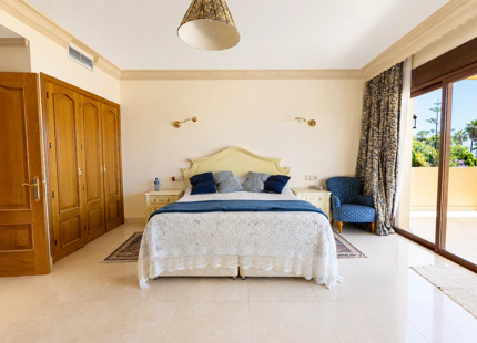 CONTEMPORARY VILLA IN BENAHAVÍS