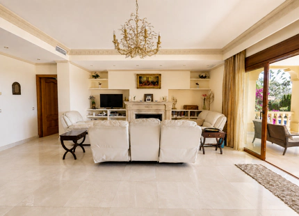 CONTEMPORARY VILLA IN BENAHAVÍS