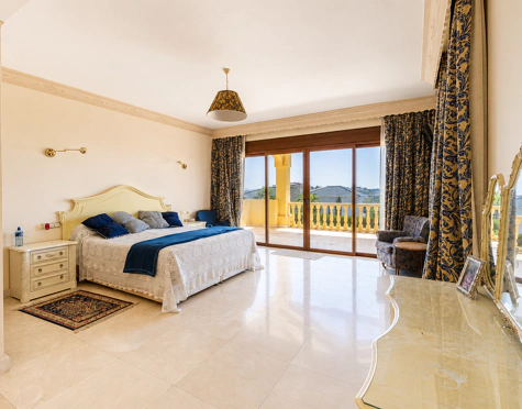 Villa for sale in La Quinta, Benahavis
