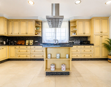 Villa for sale in La Quinta, Benahavis