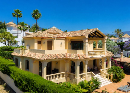 CONTEMPORARY VILLA IN BENAHAVÍS