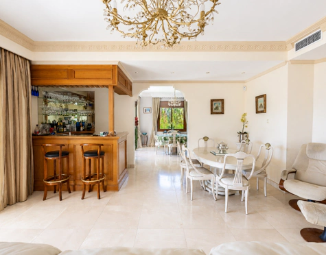 Villa for sale in La Quinta, Benahavis