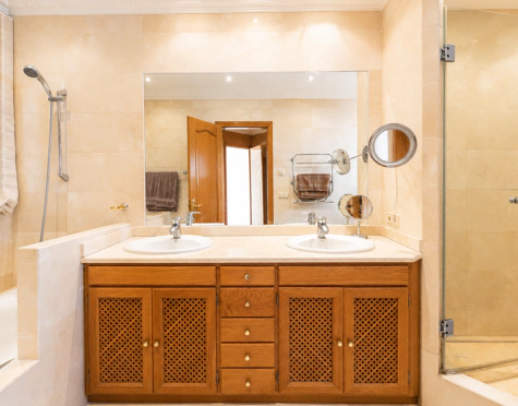 Villa for sale in La Quinta, Benahavis