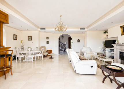 CONTEMPORARY VILLA IN BENAHAVÍS