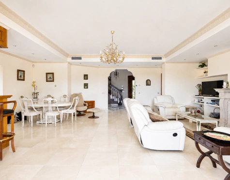 Villa for sale in La Quinta, Benahavis