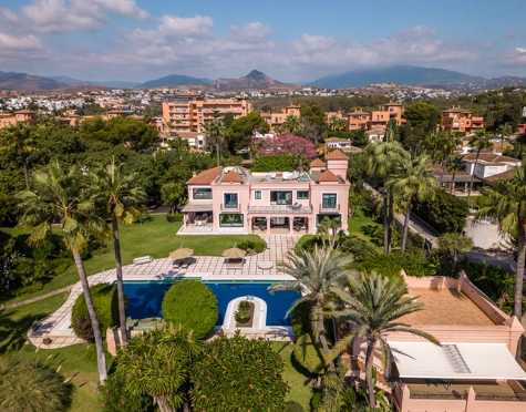 Villa for sale in Paraiso Barronal, Estepona East