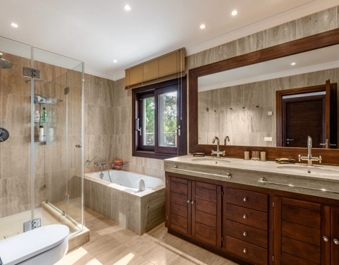 Villa for sale in Paraiso Barronal, Estepona East
