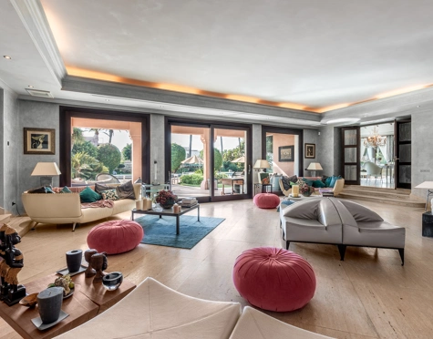Villa for sale in Paraiso Barronal, Estepona East