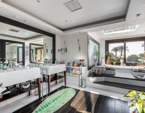 Villa for sale in Paraiso Barronal, Estepona East