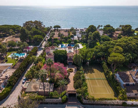 Villa for sale in Paraiso Barronal, Estepona East