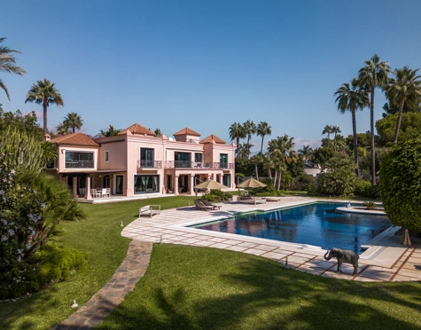 Villa en venta en Paraiso Barronal, Estepona East