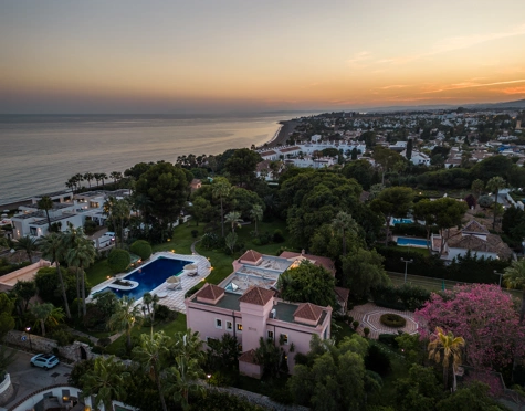 Villa for sale in Paraiso Barronal, Estepona East