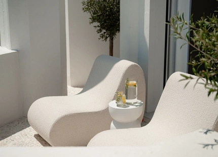 ÁTICO CONTEMPORÁNEO CON PISCINA PRIVADA Y VISTAS PANORÁMICAS AL MAR EN LA MILLA DE ORO DE MARBELLA