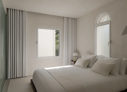 ÁTICO CONTEMPORÁNEO CON PISCINA PRIVADA Y VISTAS PANORÁMICAS AL MAR EN LA MILLA DE ORO DE MARBELLA