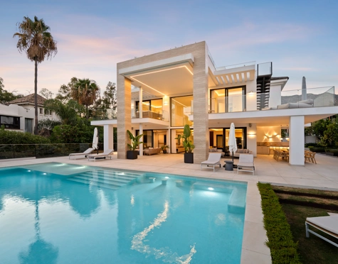 Villa en venta en Altos de Puente Romano, Marbella Golden Mile