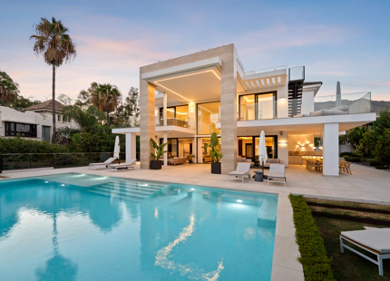 VILLA CONTEMPORÁNEA DE LUJO EN LA MILLA DE ORO CON VISTAS PANORÁMICAS