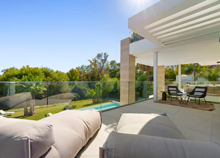VILLA CONTEMPORÁNEA DE LUJO EN LA MILLA DE ORO CON VISTAS PANORÁMICAS