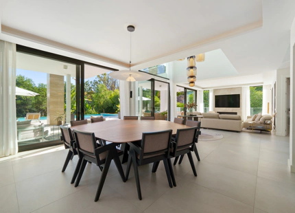 VILLA CONTEMPORÁNEA DE LUJO EN LA MILLA DE ORO CON VISTAS PANORÁMICAS