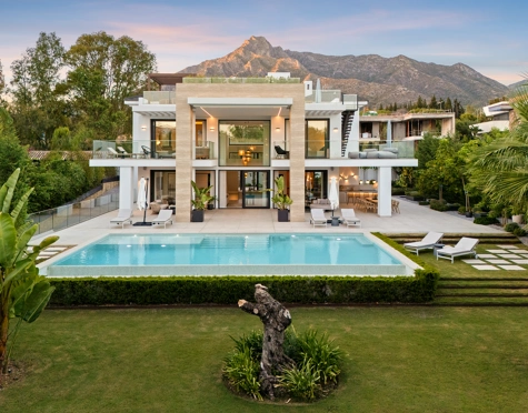 Villa en venta en Altos de Puente Romano, Marbella Golden Mile