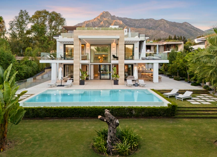 VILLA CONTEMPORÁNEA DE LUJO EN LA MILLA DE ORO CON VISTAS PANORÁMICAS
