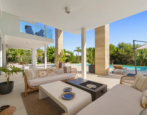 Villa en venta en Altos de Puente Romano, Marbella Golden Mile