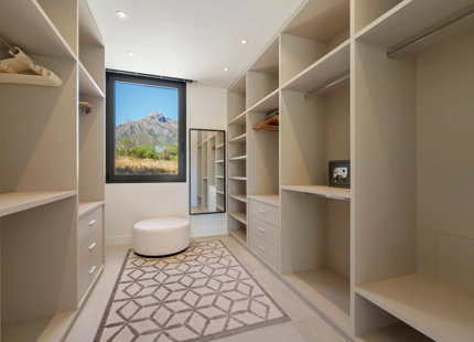 VILLA CONTEMPORÁNEA DE LUJO EN LA MILLA DE ORO CON VISTAS PANORÁMICAS