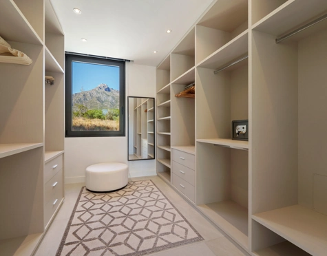 Villa en venta en Altos de Puente Romano, Marbella Golden Mile