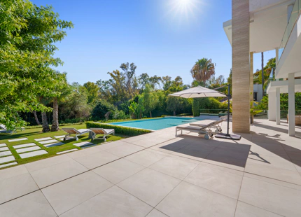 VILLA CONTEMPORÁNEA DE LUJO EN LA MILLA DE ORO CON VISTAS PANORÁMICAS