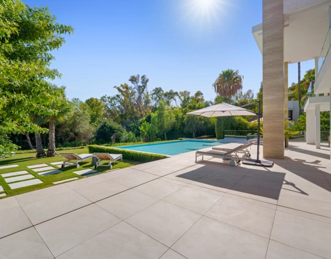 Villa en venta en Altos de Puente Romano, Marbella Golden Mile